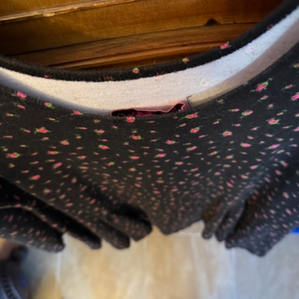 Betsey Johnson L, Mid-thigh length, flares out at waist, 4 gored skirt, stretch - Picture 5 of 5